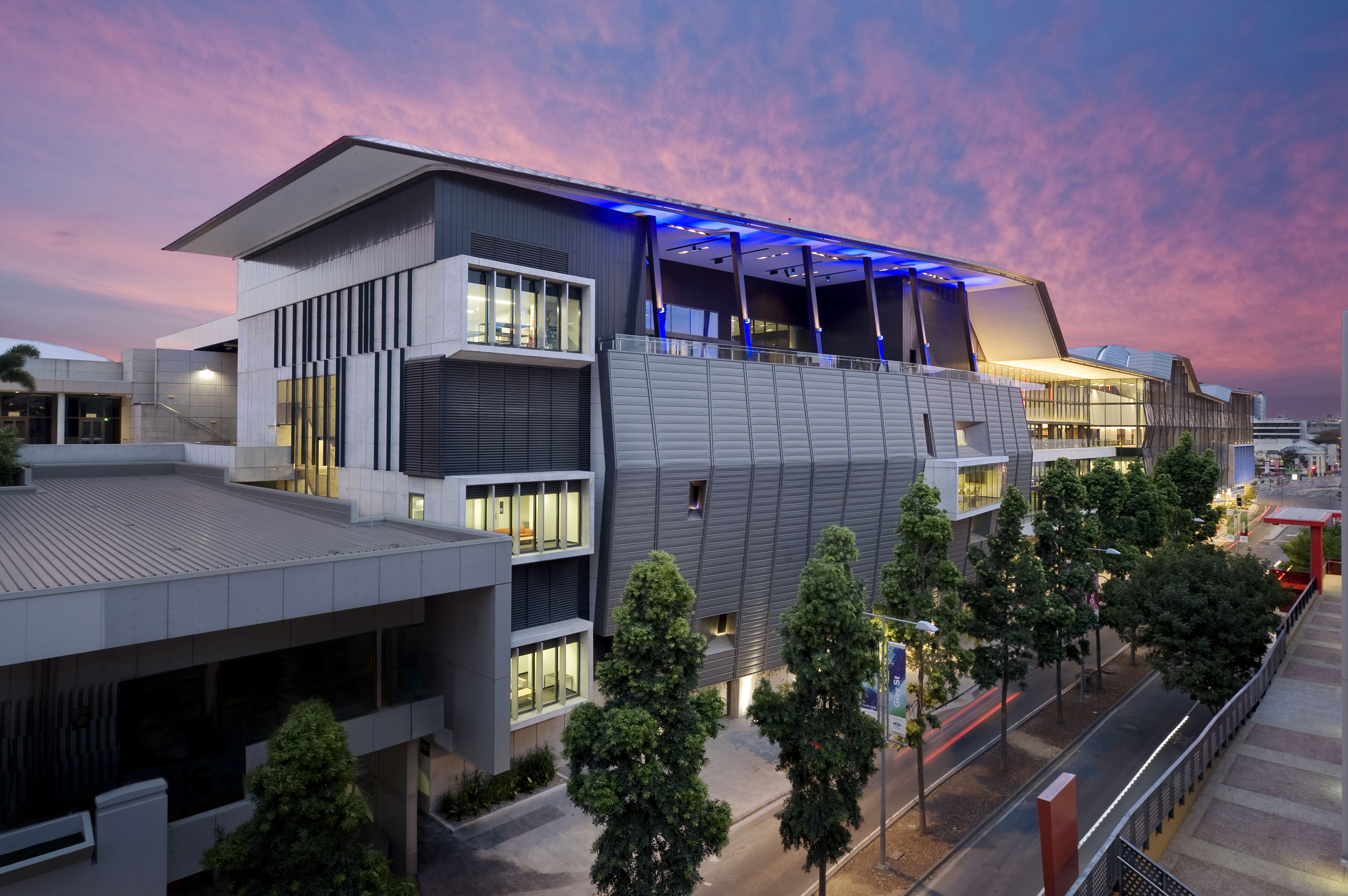 https://pef.facility.uq.edu.au/files/7323/BCEC-Grey-Exterior.jpg